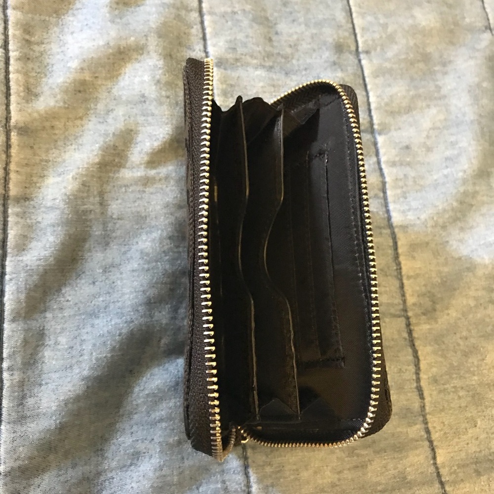 GUESS Wallet - Picture 3 of 4